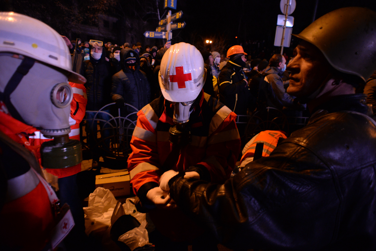 Picture of Ukrainian Red Cross Society volunteers by Mstyslav Chernov licensed under the Creative Commons.